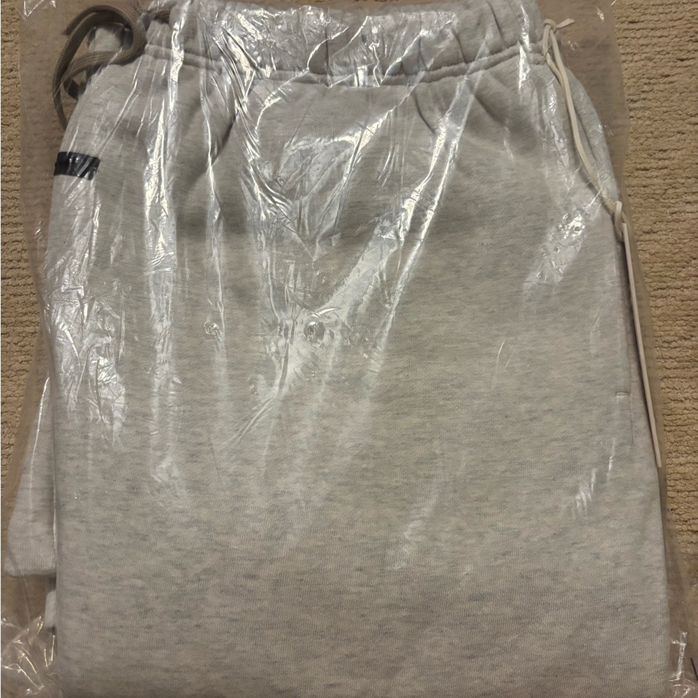 Essentials Sweatpants - Picture 4 of 5